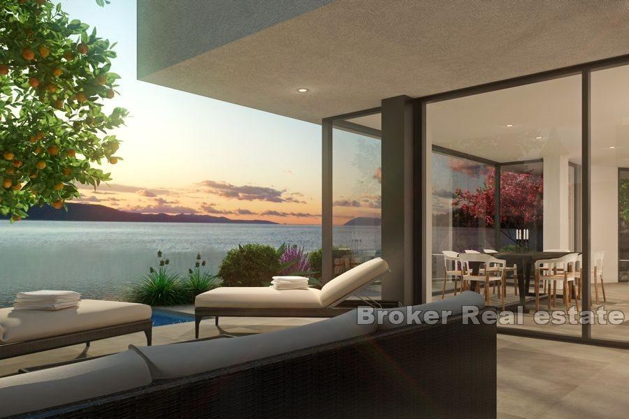 Land with project first row to the sea