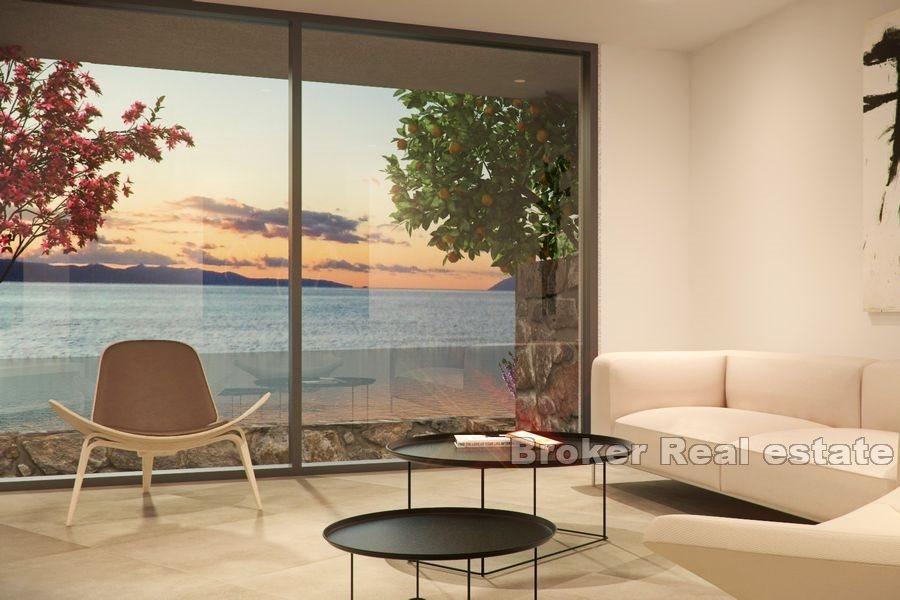 Land with project first row to the sea