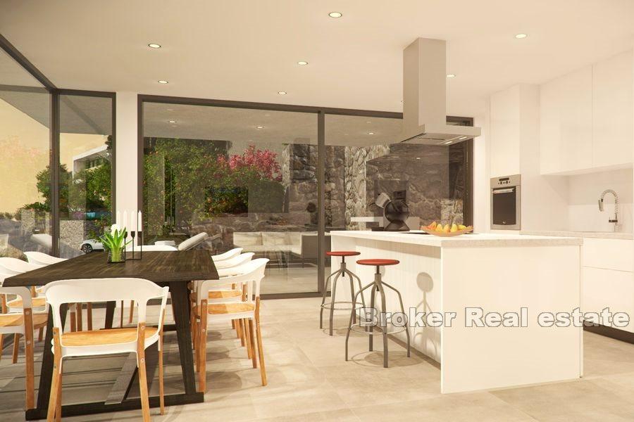 Land with project first row to the sea