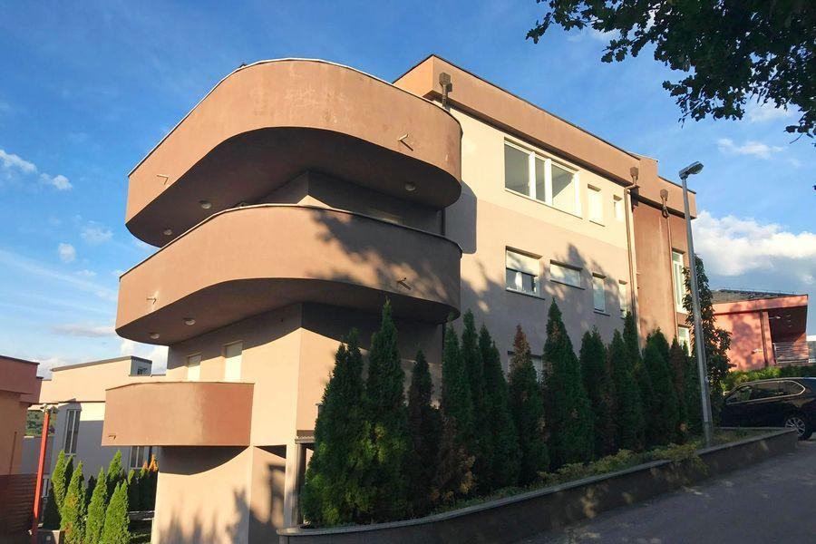 Appartement de deux chambres dans un endroit attrayant