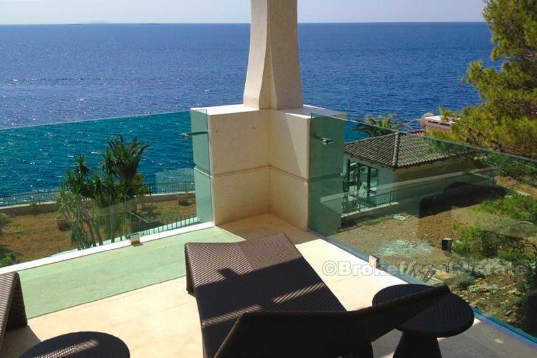 Piękna willa z pierwszego rzędu morza