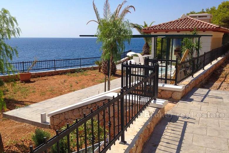 Piękna willa z pierwszego rzędu morza