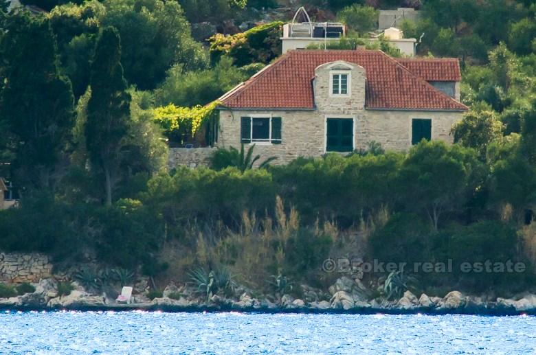 Stone villa, til salgs