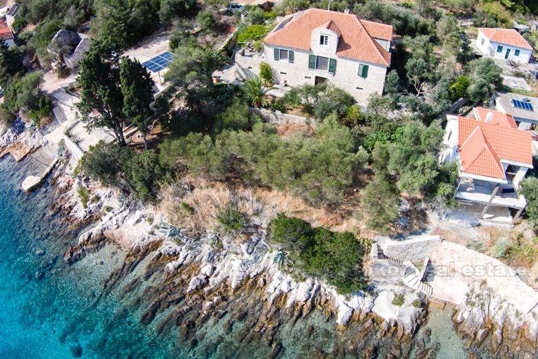 Stone villa, til salgs