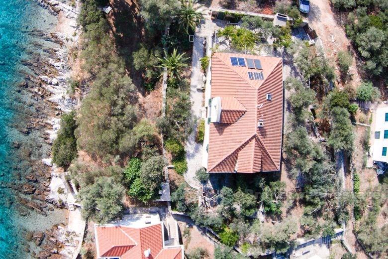 Stone villa, til salgs