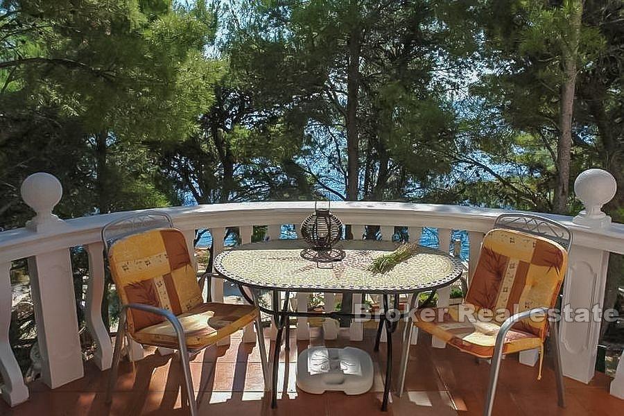 Family villa with swimming pool, waterfront