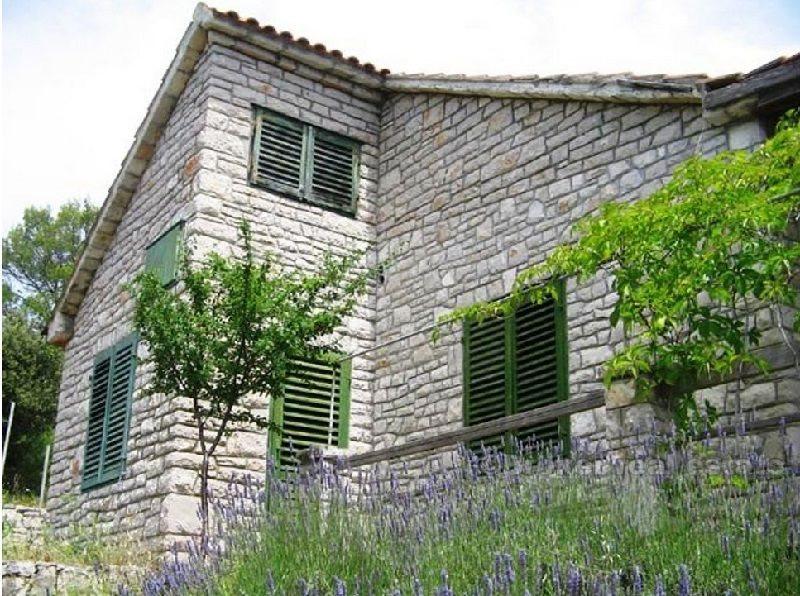 Première rangée de la maison sur un excellent emplacement