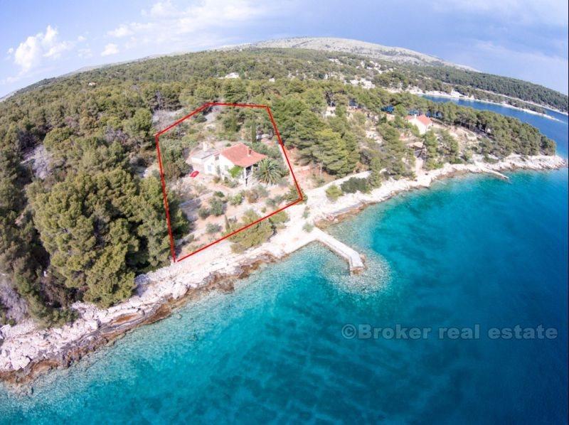 Première rangée de la maison sur un excellent emplacement