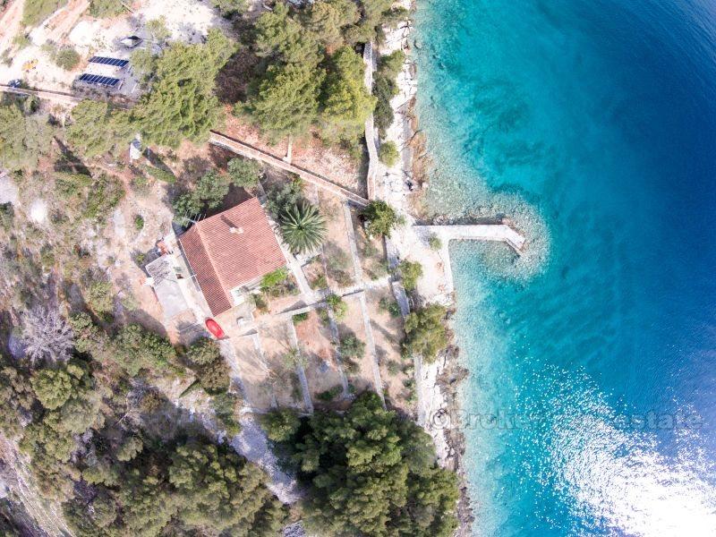 Kuća prvi red do mora, na izvrsnoj lokaciji