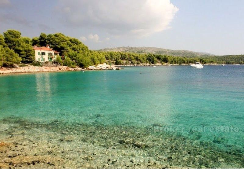 Hus första raden på utmärkt läge