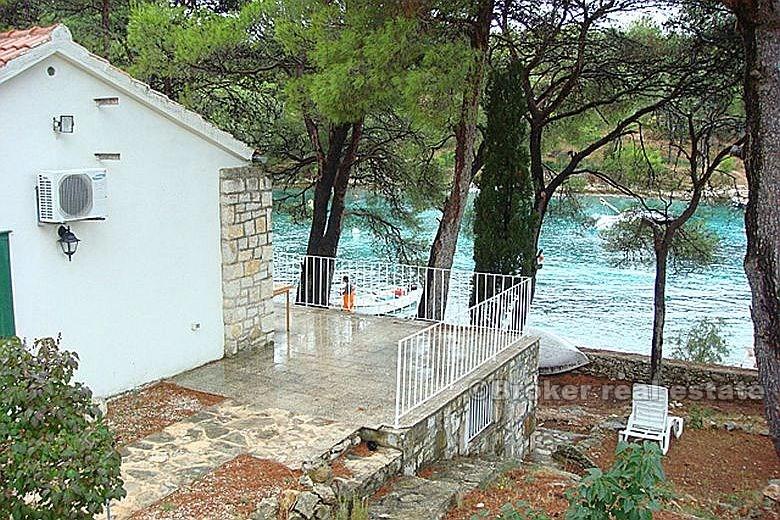 House first row to the sea