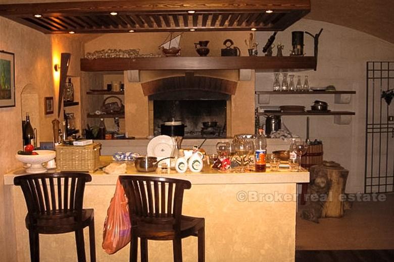 Moderní vila s otevřeným výhledem na moře, k prodeji