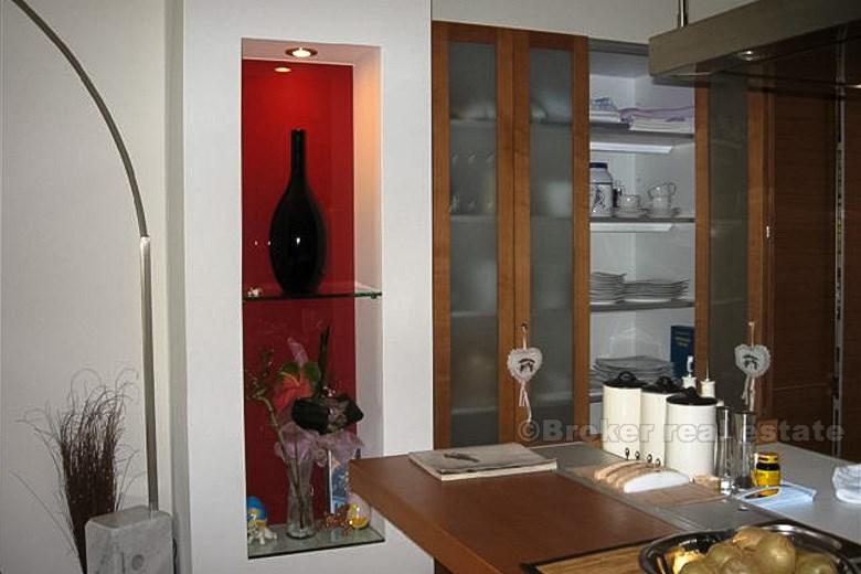 Moderne villa med havutsikt, til salgs