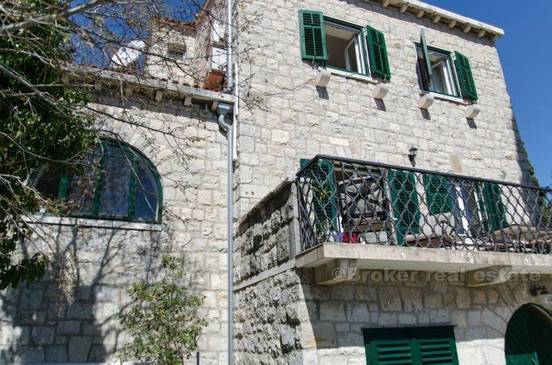 Belle maison en pierre ancienne, à vendre