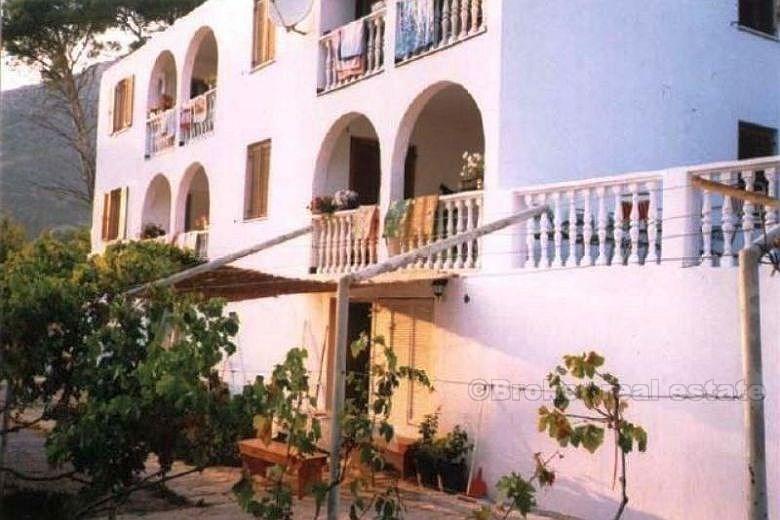 House first row to the sea, for sale