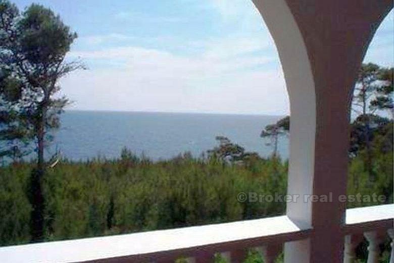 House first row to the sea, for sale