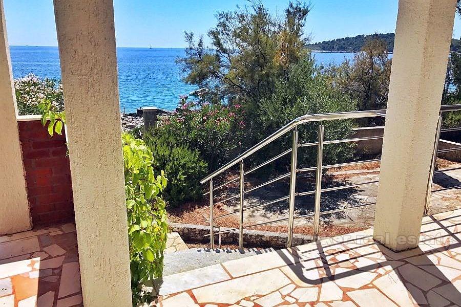 House in the first row to the sea, for sale