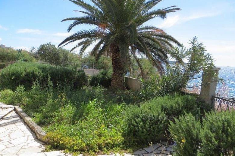 Maison dans la première rangée de la mer, à vendre