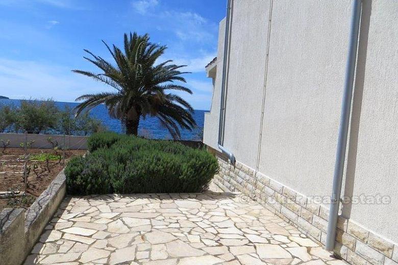 Maison dans la première rangée de la mer, à vendre