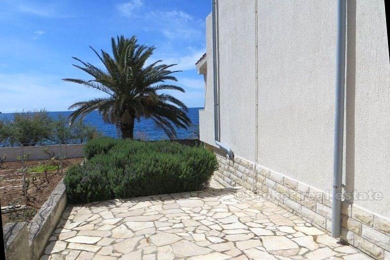 Maison dans la première rangée de la mer, à vendre