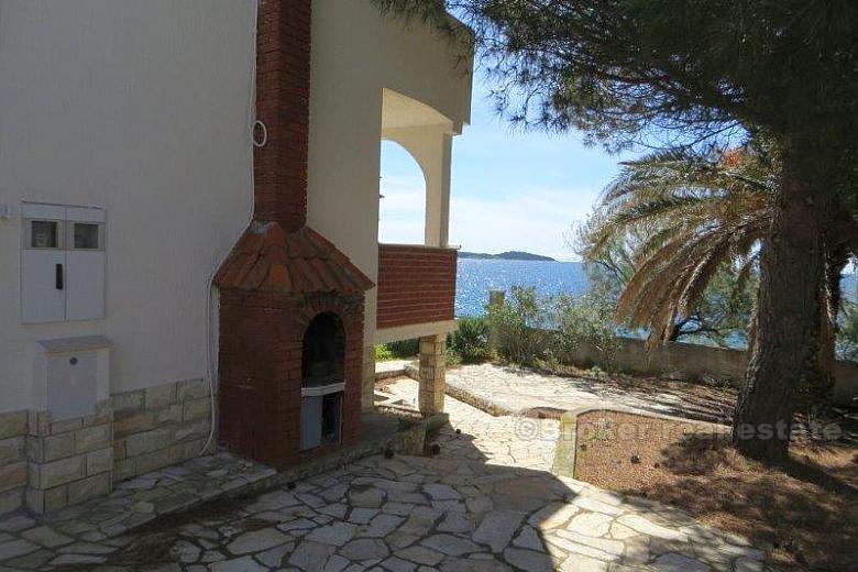 Maison dans la première rangée de la mer, à vendre