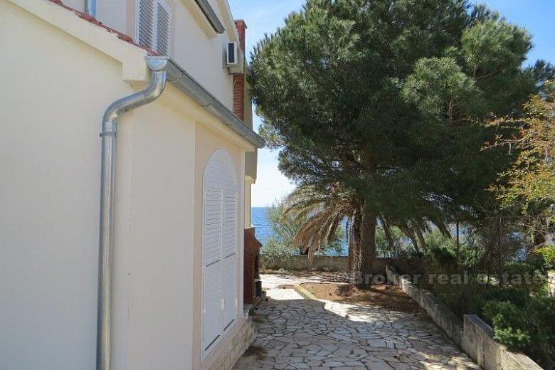 Maison dans la première rangée de la mer, à vendre