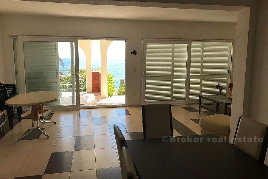 Maison dans la première rangée de la mer, à vendre