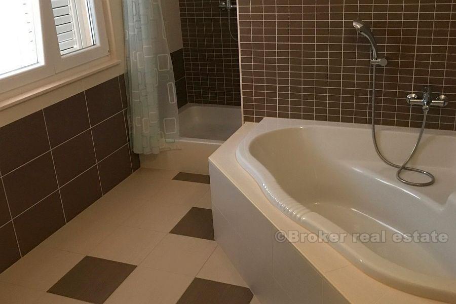 Maison dans la première rangée de la mer, à vendre