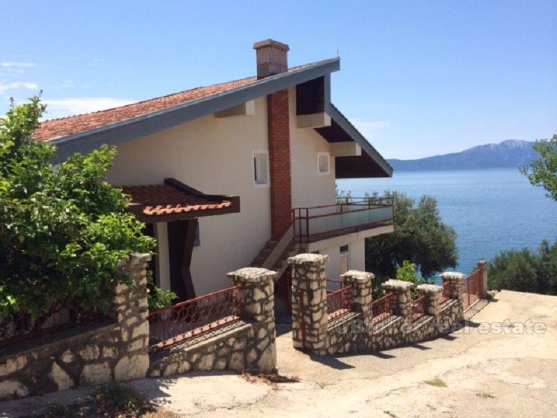 Kuća s prekrasnim pogledom na prodaju