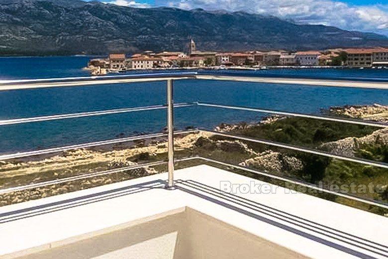 Appartements de luxe, première rangée à la mer