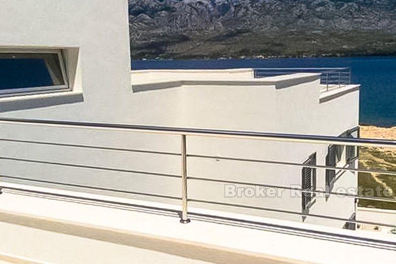 Appartements de luxe, première rangée à la mer
