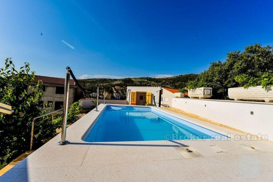 House with swimming pool