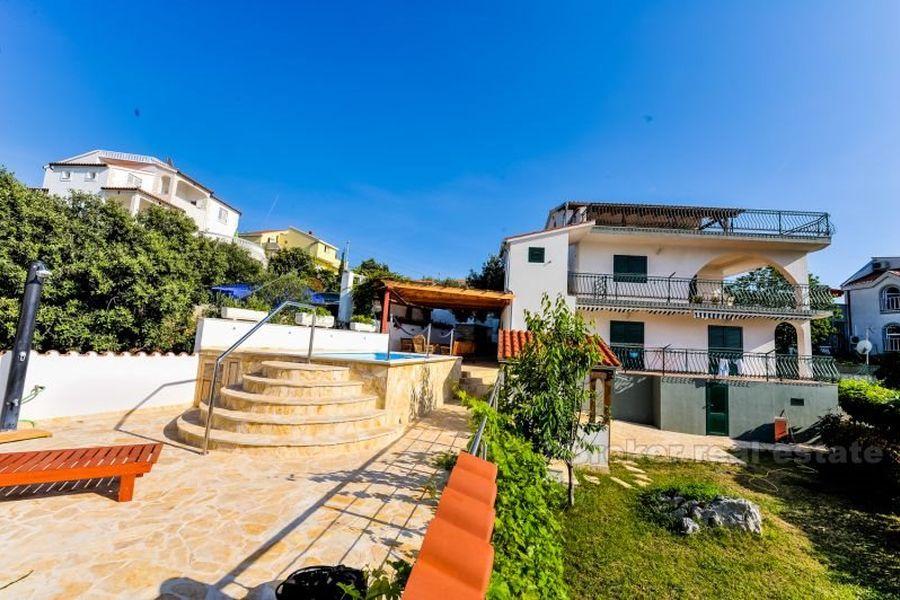 House with swimming pool