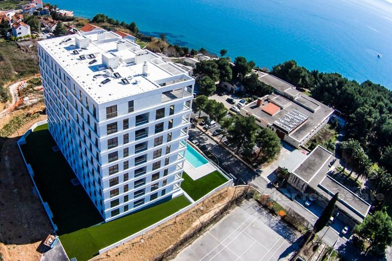 Luxurious two-bedroom apartment in an elite building