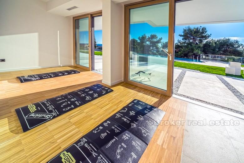 Luxurious two-bedroom apartment in an elite building