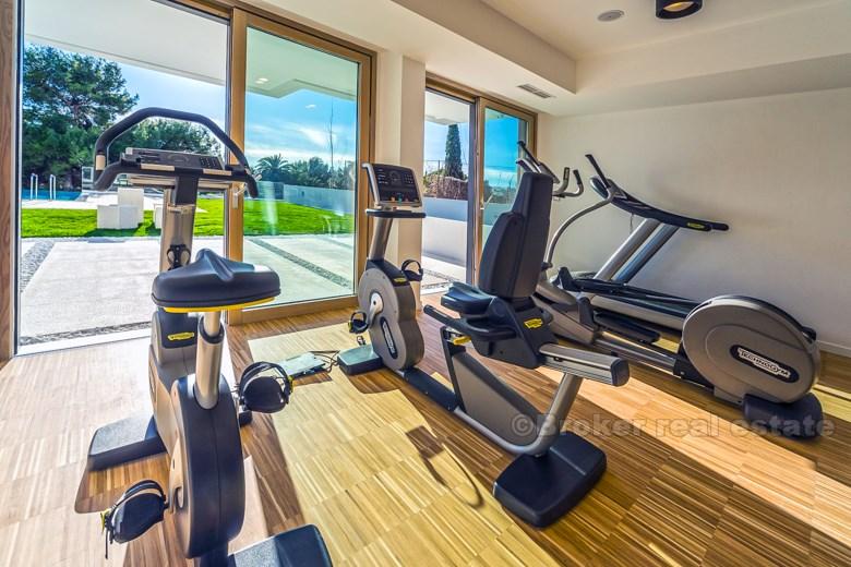 Luxurious two-bedroom apartment in an elite building