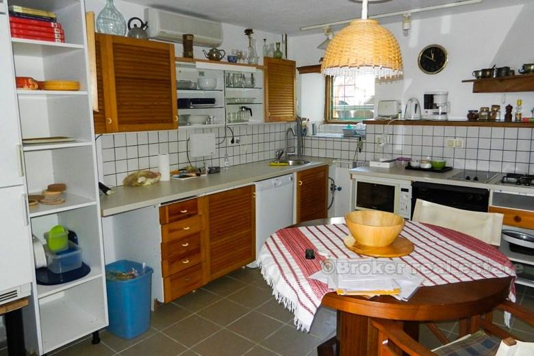 Detached house overlooking the sea, for sale