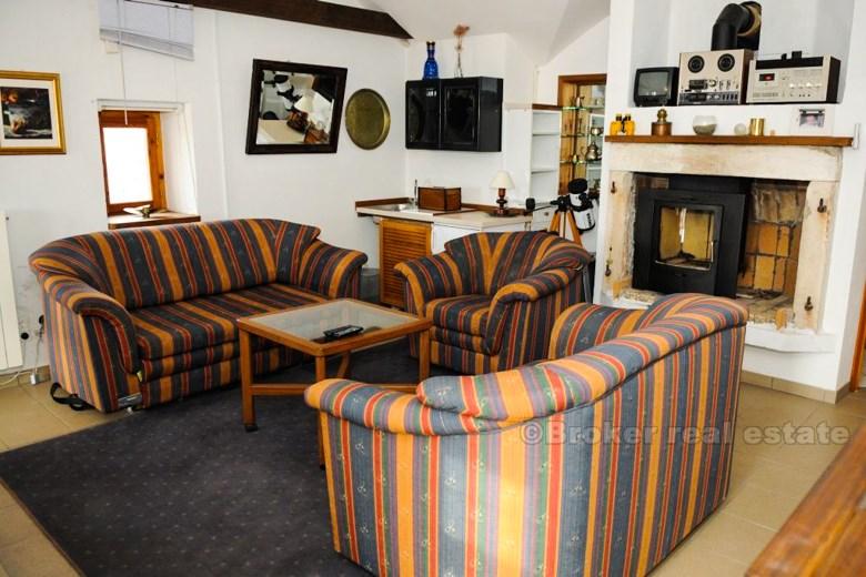 Fristående hus med utsikt över havet, till salu