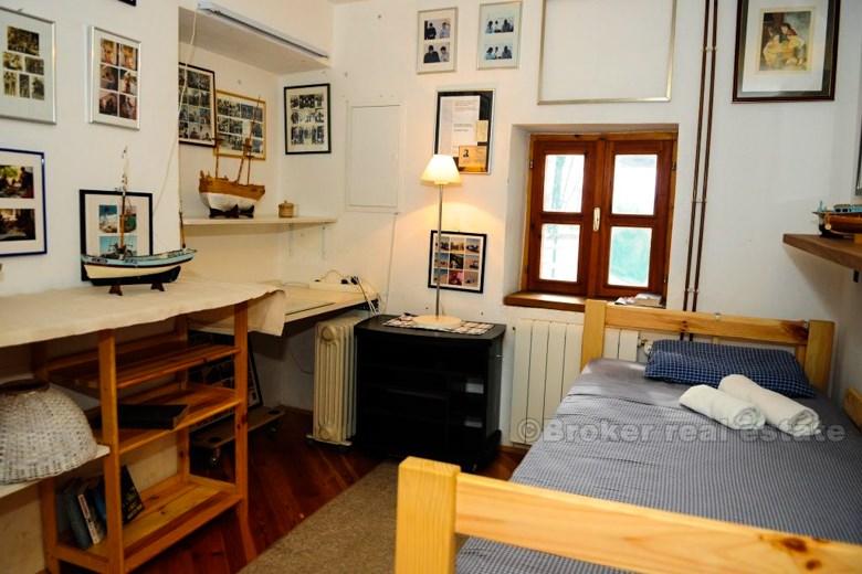 Fristående hus med utsikt över havet, till salu