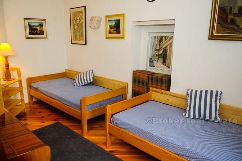 Fristående hus med utsikt över havet, till salu