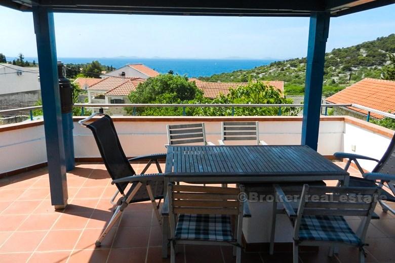 Fristående hus med utsikt över havet, till salu