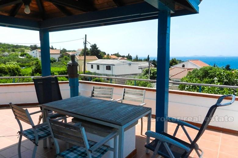 Fristående hus med utsikt över havet, till salu