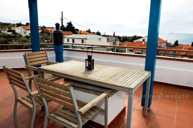 Fristående hus med utsikt över havet, till salu