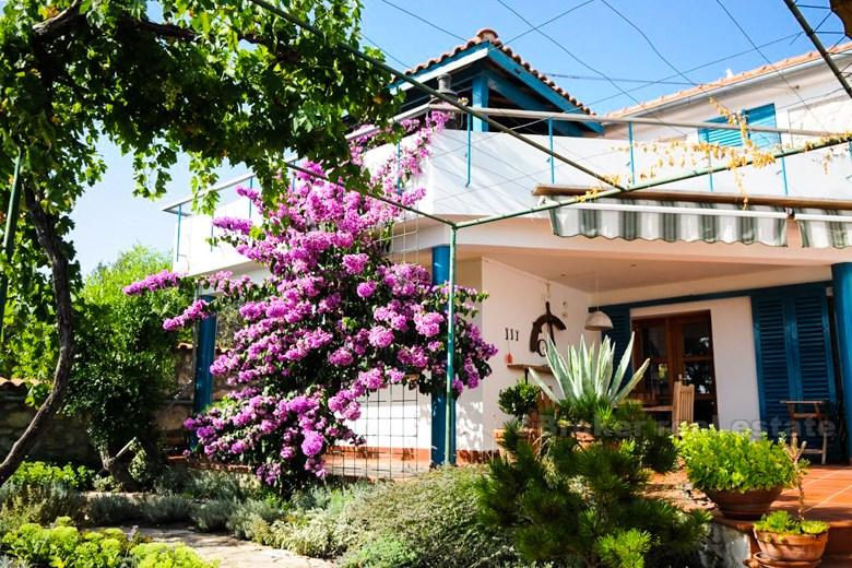 Fristående hus med utsikt över havet, till salu