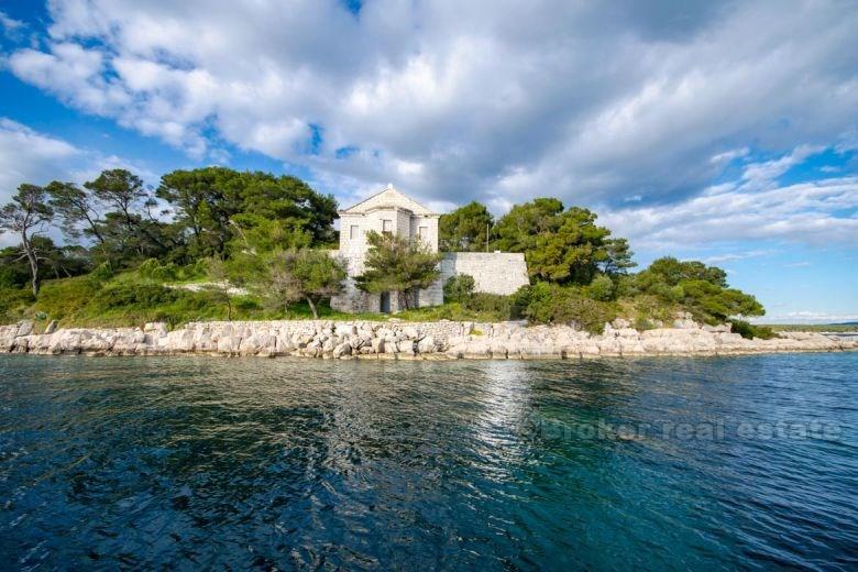Ancien château en pierre à vendre