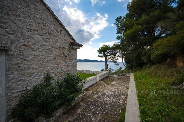 Ancien château en pierre à vendre