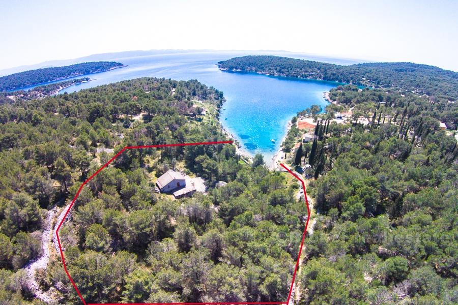 Prvi red do mora, kuća sa zemljištem, na prodaju