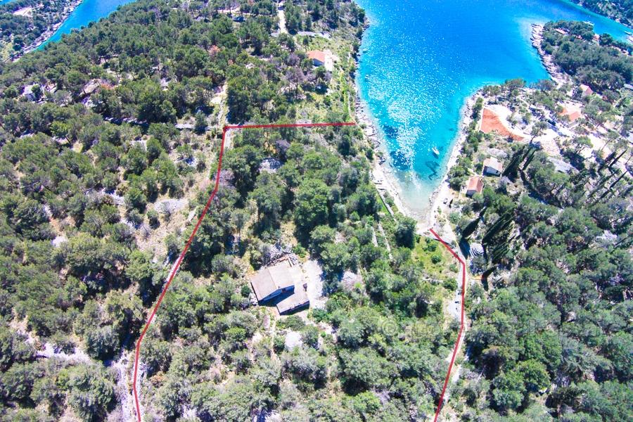 Prvi red do mora, kuća sa zemljištem, na prodaju