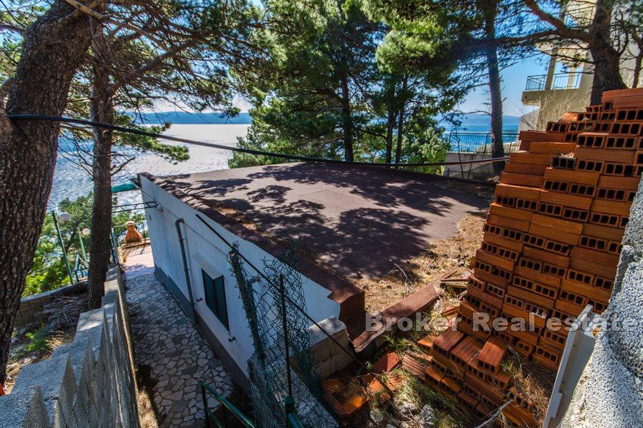 House on large plot, by the sea, for sale