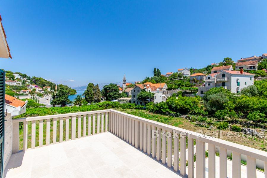 Apartment house with sea view